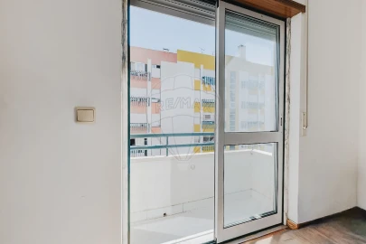Apartamento T2 para Venda em Carregado e Cadafais