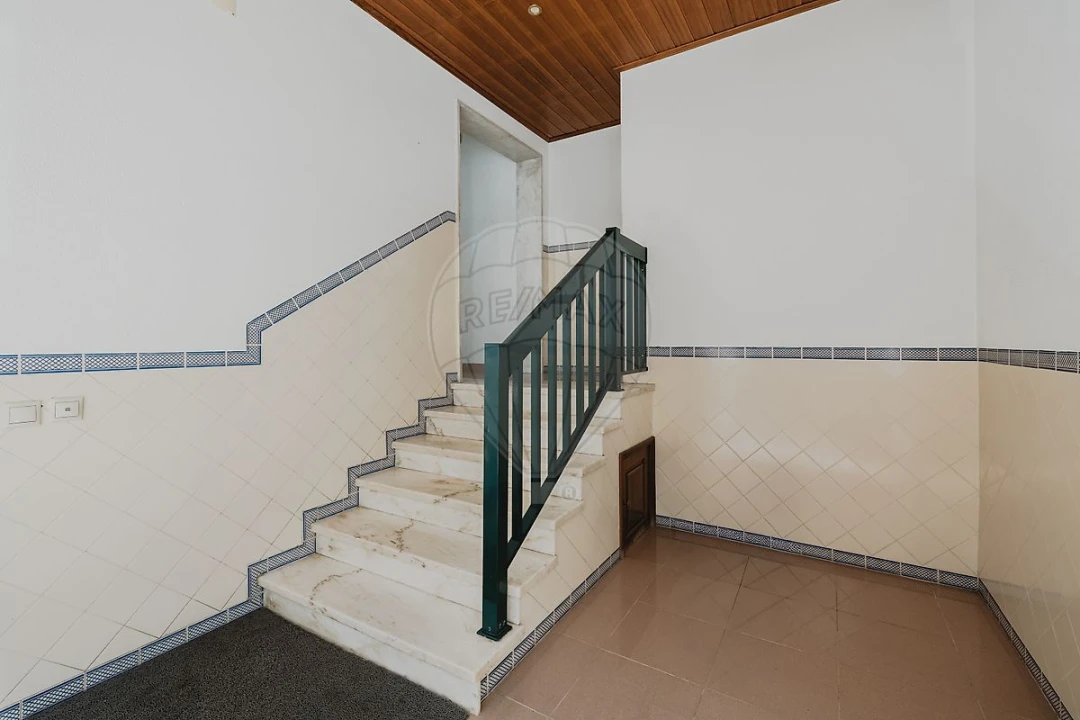 Apartamento T2 para Venda em Carregado e Cadafais Foto 13