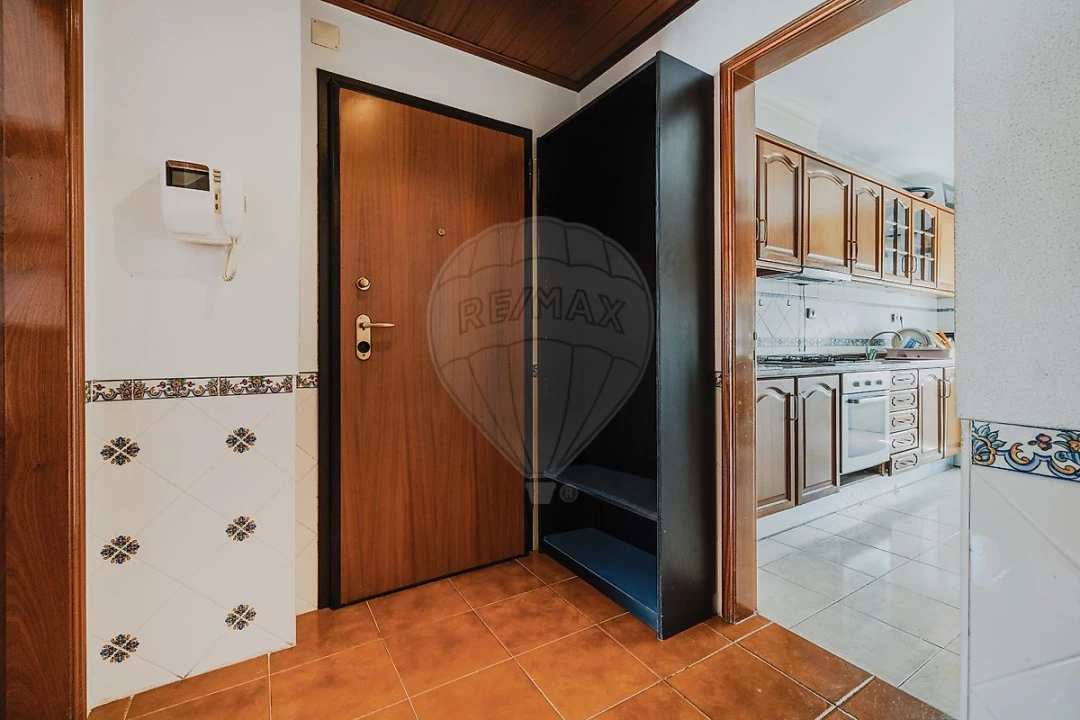 Apartamento T2 para Venda em Carregado e Cadafais Foto 12