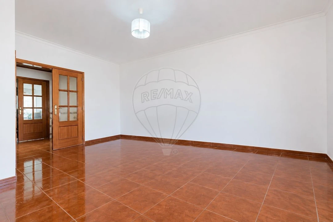 Apartamento T2 para Venda em Carregado e Cadafais Foto 19
