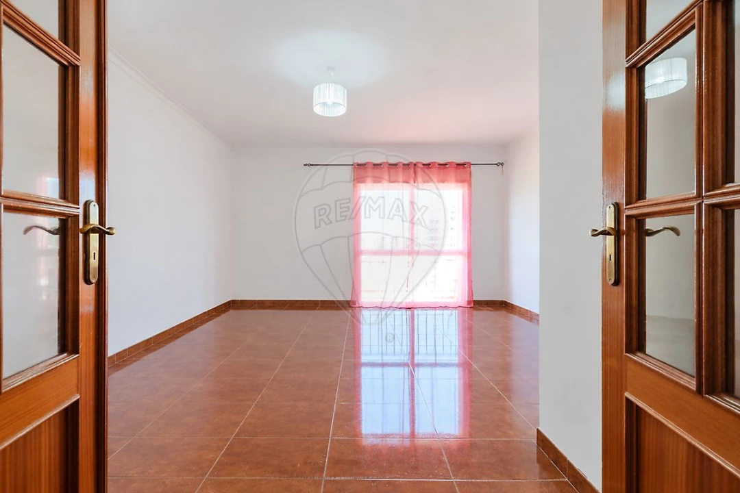 Apartamento T2 para Venda em Carregado e Cadafais Foto 21