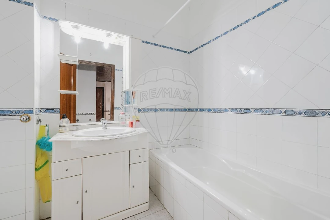 Apartamento T2 para Venda em Carregado e Cadafais Foto 4