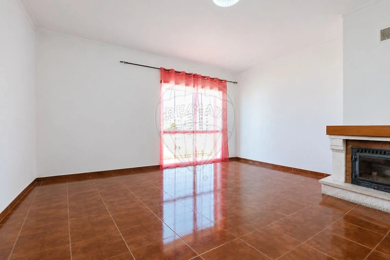 Apartamento T2 para Venda em Carregado e Cadafais Foto 18