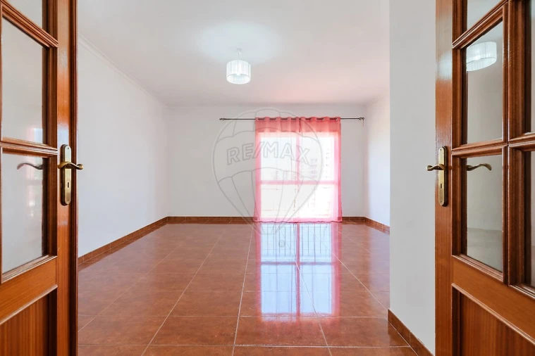 Apartamento T2 para Venda em Carregado e Cadafais Foto 21
