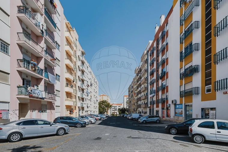 Apartamento T2 para Venda em Carregado e Cadafais Foto 14