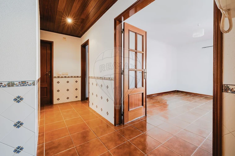 Apartamento T2 para Venda em Carregado e Cadafais Foto 27