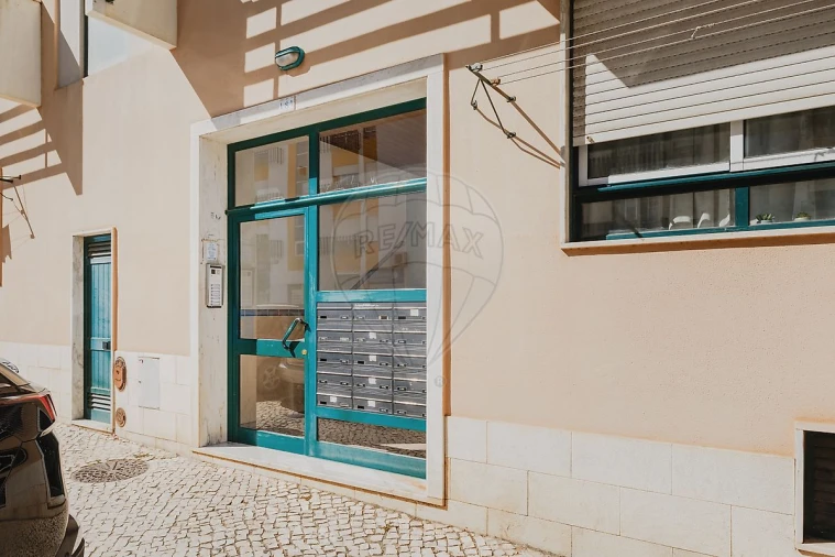 Apartamento T2 para Venda em Carregado e Cadafais Foto 17