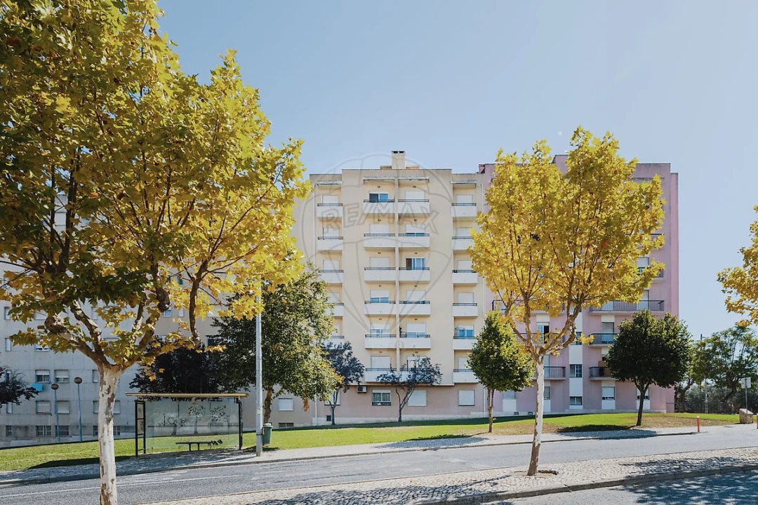 Apartamento T2 para Venda em Carregado e Cadafais Foto 16