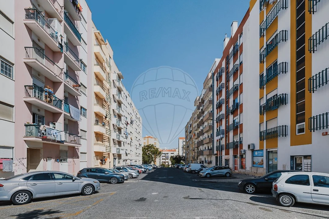 Apartamento T2 para Venda em Carregado e Cadafais Foto 14