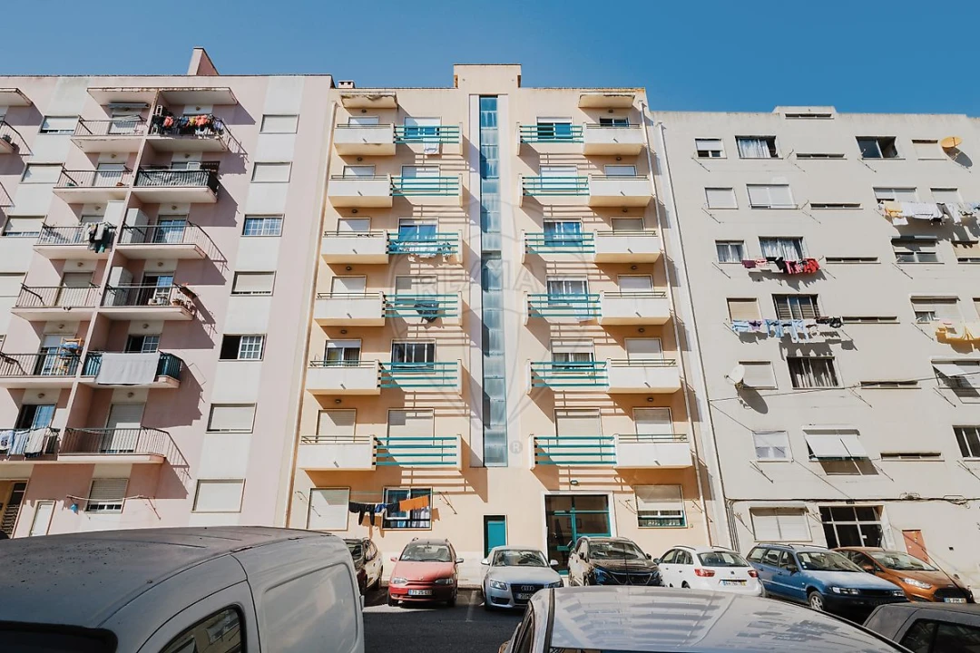 Apartamento T2 para Venda em Carregado e Cadafais Foto 15