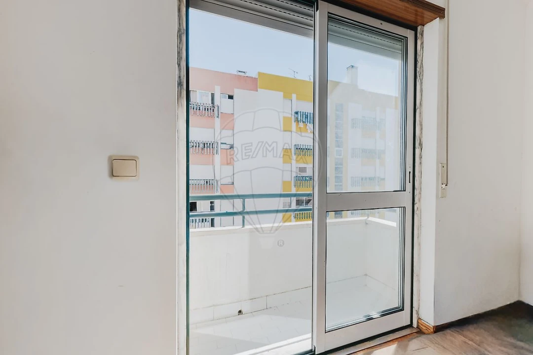 Apartamento T2 para Venda em Carregado e Cadafais Foto 8