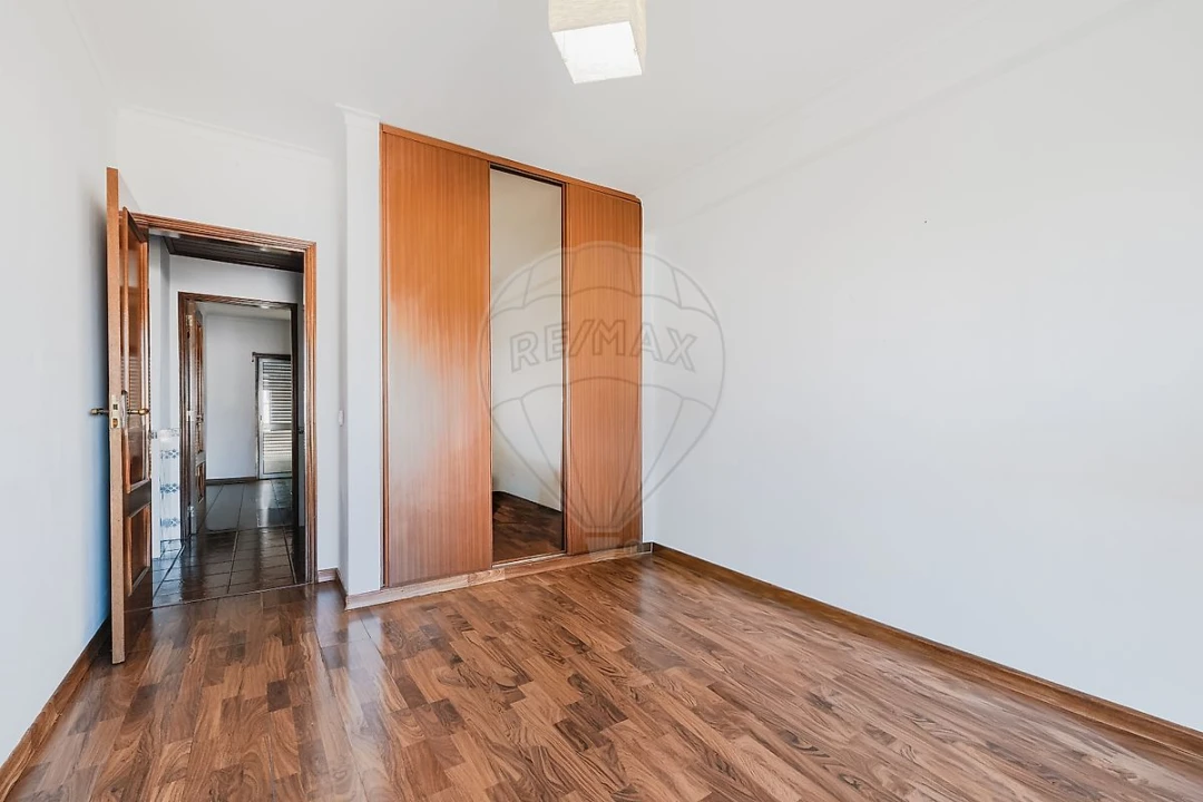 Apartamento T2 para Venda em Carregado e Cadafais Foto 3