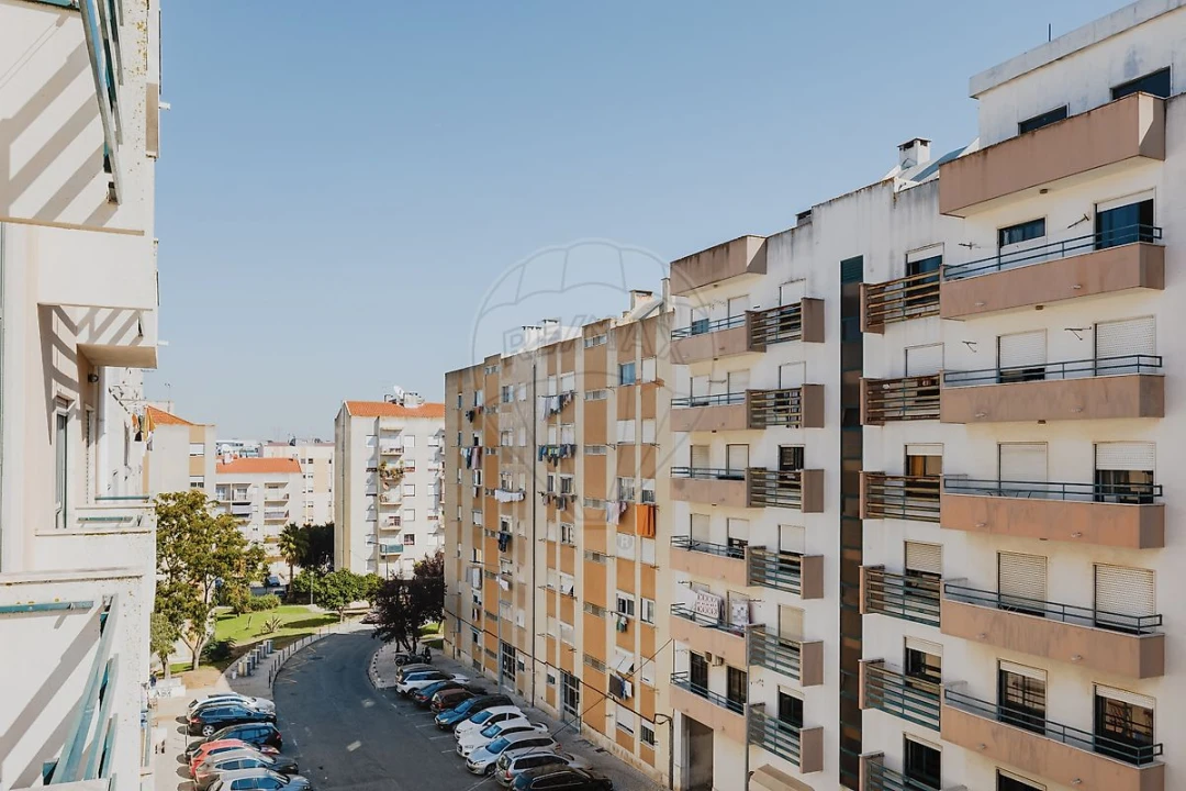 Apartamento T2 para Venda em Carregado e Cadafais Foto 11