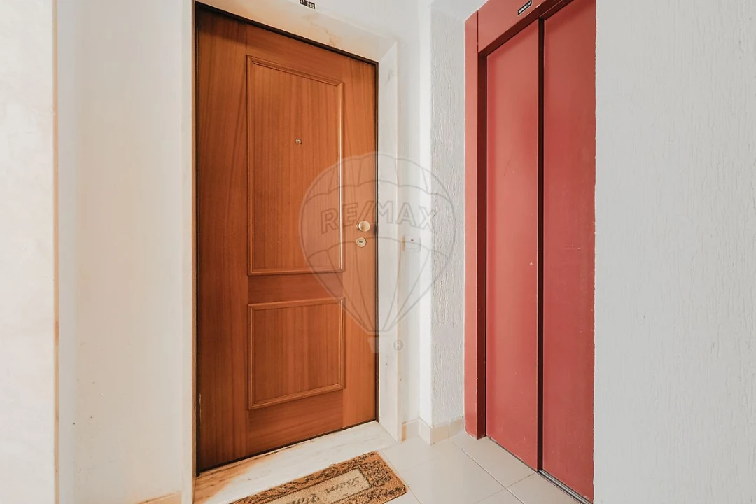 Apartamento T2 para Venda em Carregado e Cadafais Foto 10