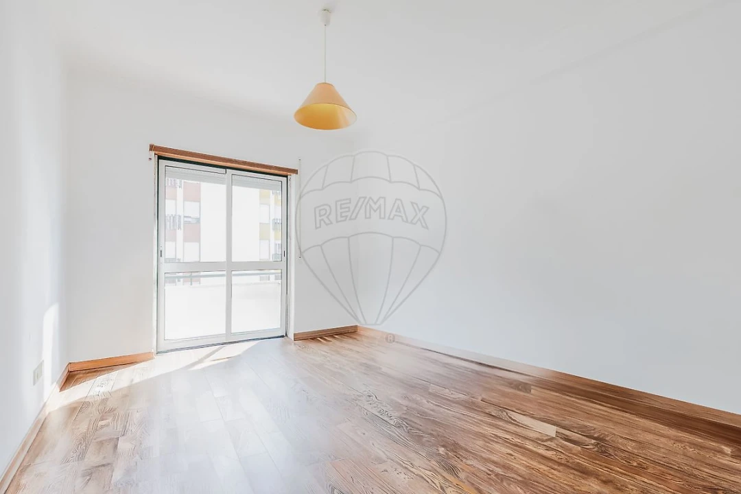 Apartamento T2 para Venda em Carregado e Cadafais Foto 5