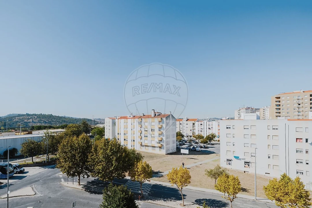 Apartamento T2 para Venda em Carregado e Cadafais Foto 22