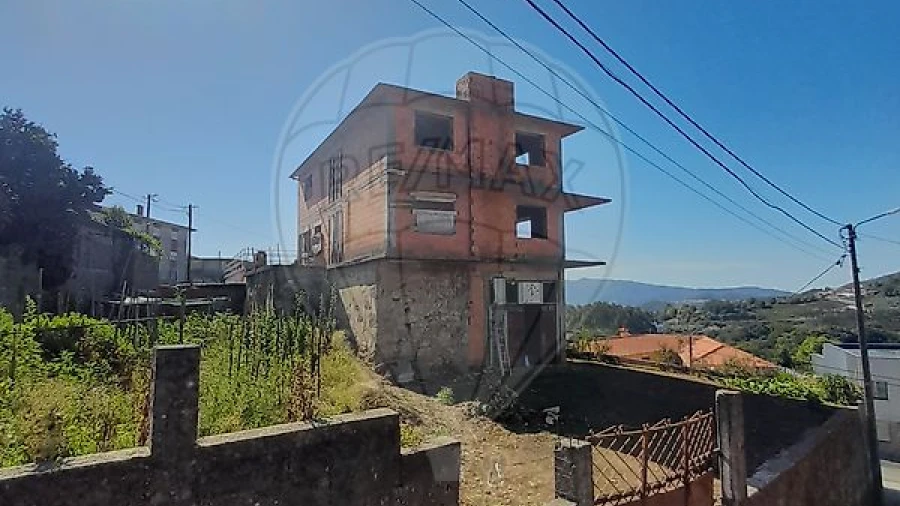 Moradia T4 para Venda em Carregosa