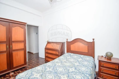 Apartamento T2 para Venda em Massamá e Monte Abraão