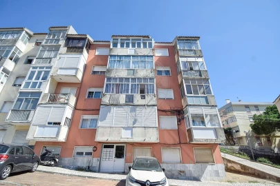 Apartamento T2 para Venda em Massamá e Monte Abraão
