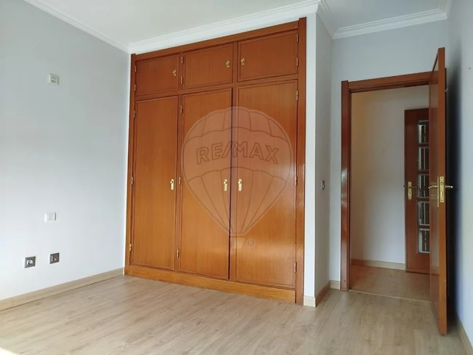 Apartamento T2 para Arrendamento em Casal de Cambra Foto 16