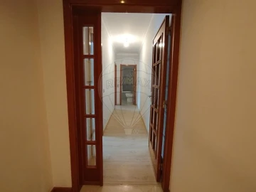 Apartamento T2 para Arrendamento em Casal de Cambra