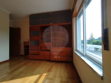 Apartamento T2 para Arrendamento em Casal de Cambra