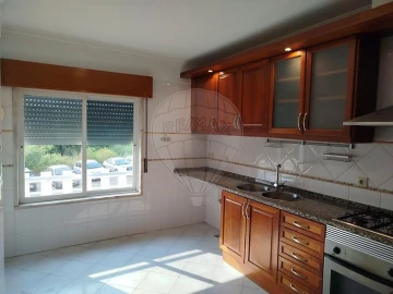 Apartamento T2 para Arrendamento em Casal de Cambra