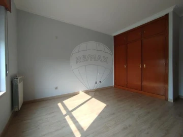 Apartamento T2 para Arrendamento em Casal de Cambra