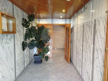 Apartamento T2 para Arrendamento em Casal de Cambra