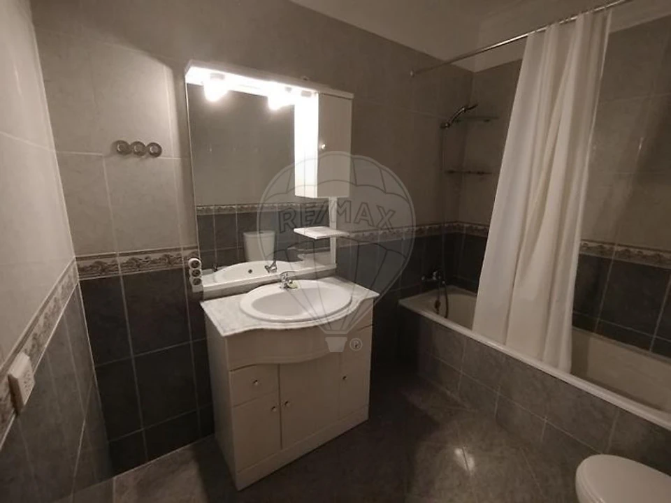 Apartamento T2 para Arrendamento em Casal de Cambra Foto 21