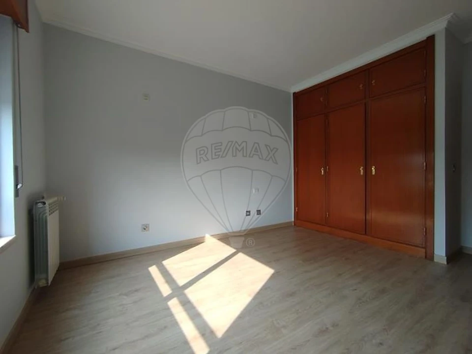Apartamento T2 para Arrendamento em Casal de Cambra Foto 17