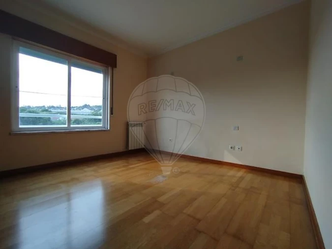 Apartamento T2 para Arrendamento em Casal de Cambra Foto 22