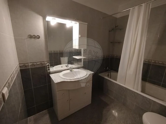 Apartamento T2 para Arrendamento em Casal de Cambra Foto 21