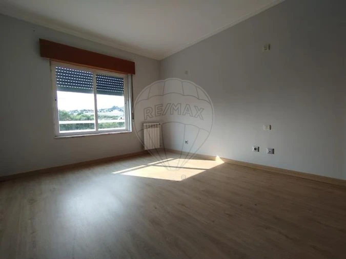 Apartamento T2 para Arrendamento em Casal de Cambra Foto 20