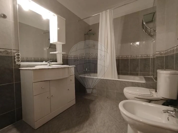 Apartamento T2 para Arrendamento em Casal de Cambra Foto 25