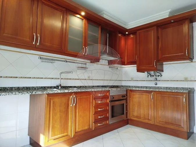 Apartamento T2 para Arrendamento em Casal de Cambra Foto 11