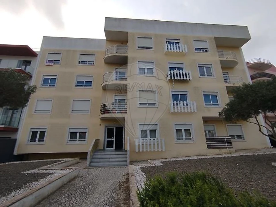 Apartamento T2 para Arrendamento em Casal de Cambra Foto 26