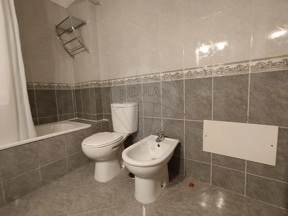 Apartamento T2 para Arrendamento em Casal de Cambra Foto 24
