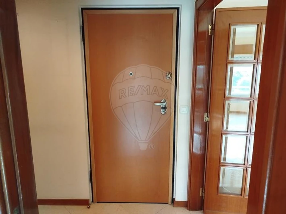Apartamento T2 para Arrendamento em Casal de Cambra Foto 2