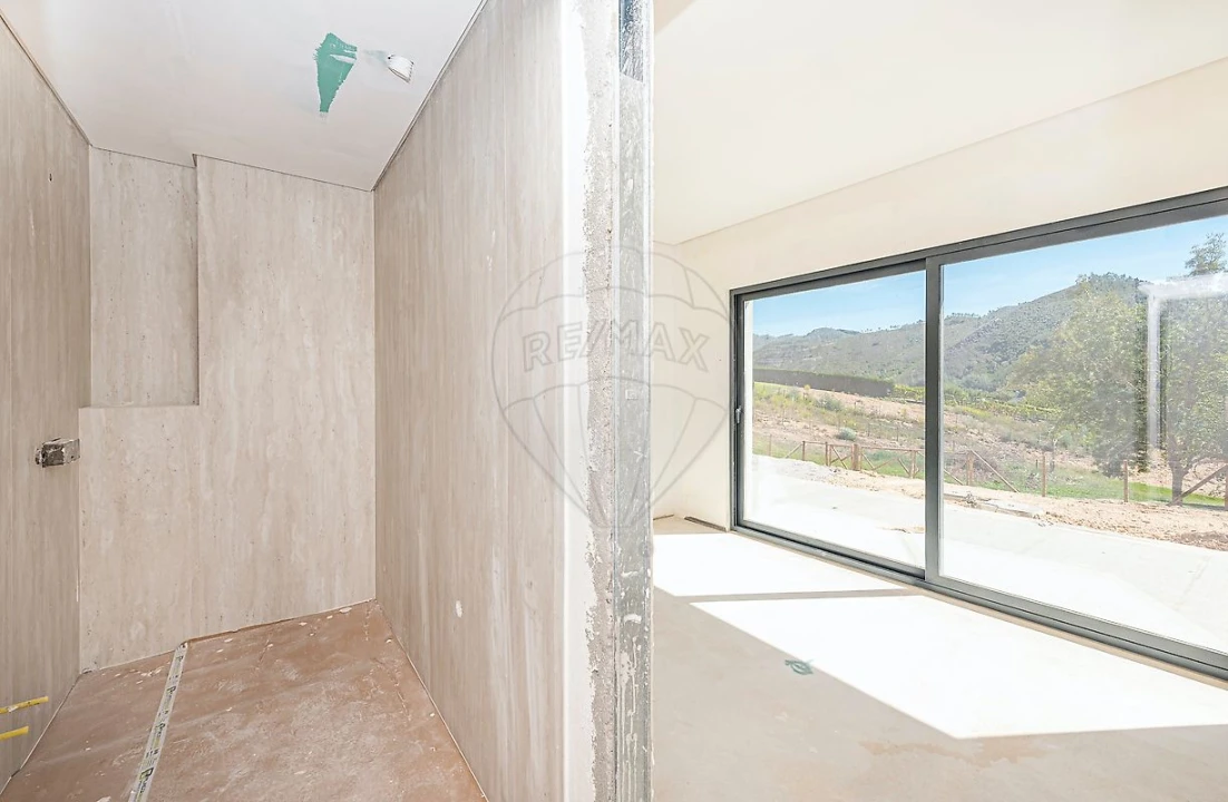 Moradia T4 para Venda em Aguas Belas Foto 31