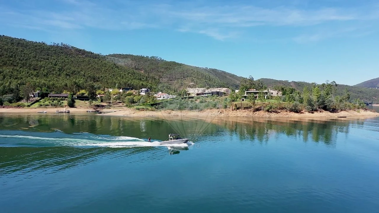 Moradia T4 para Venda em Aguas Belas Foto 1