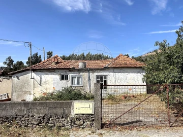 Moradia T3 para Venda em Rio Mau