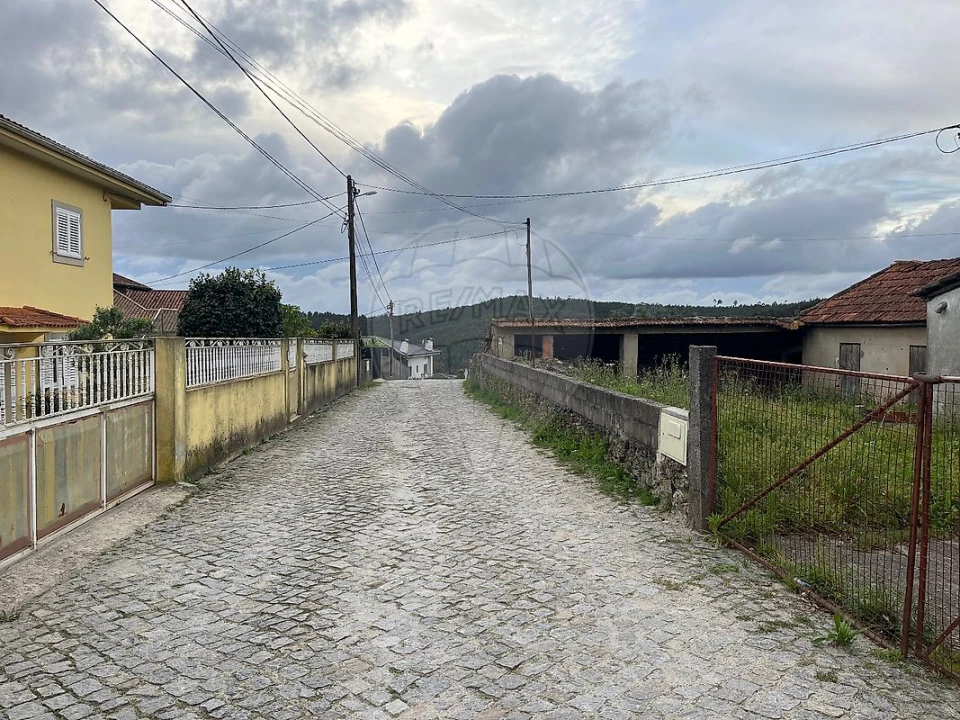 Moradia T3 para Venda em Rio Mau Foto 2