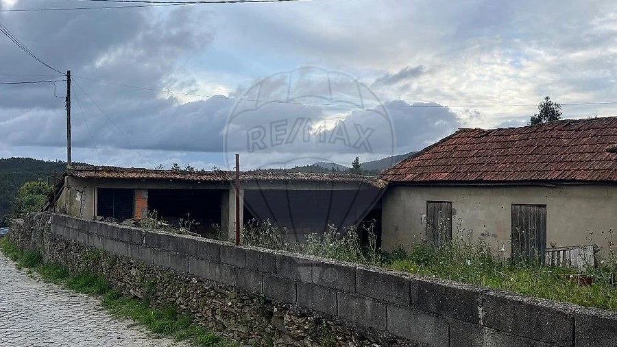 Moradia T3 para Venda em Rio Mau
