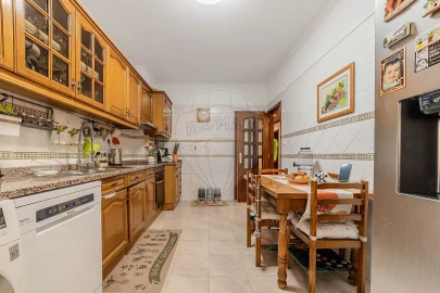 Apartamento T3 para Venda em Castanheira do Ribatejo e Cachoeiras