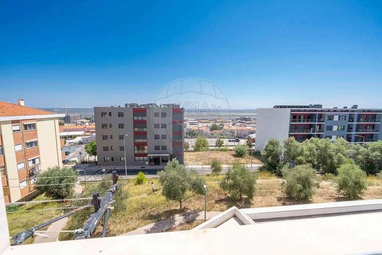 Apartamento T3 para Venda em Póvoa de Santa Iria e Forte da Casa Foto 7