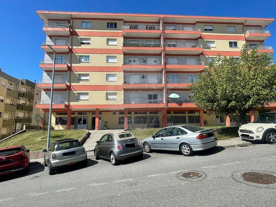 Apartamento T3 para Arrendamento em Santa Maria da Feira, Travanca, Sanfins e Espargo Foto 2