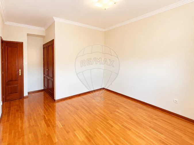 Apartamento T3 para Arrendamento em Santa Maria da Feira, Travanca, Sanfins e Espargo Foto 12