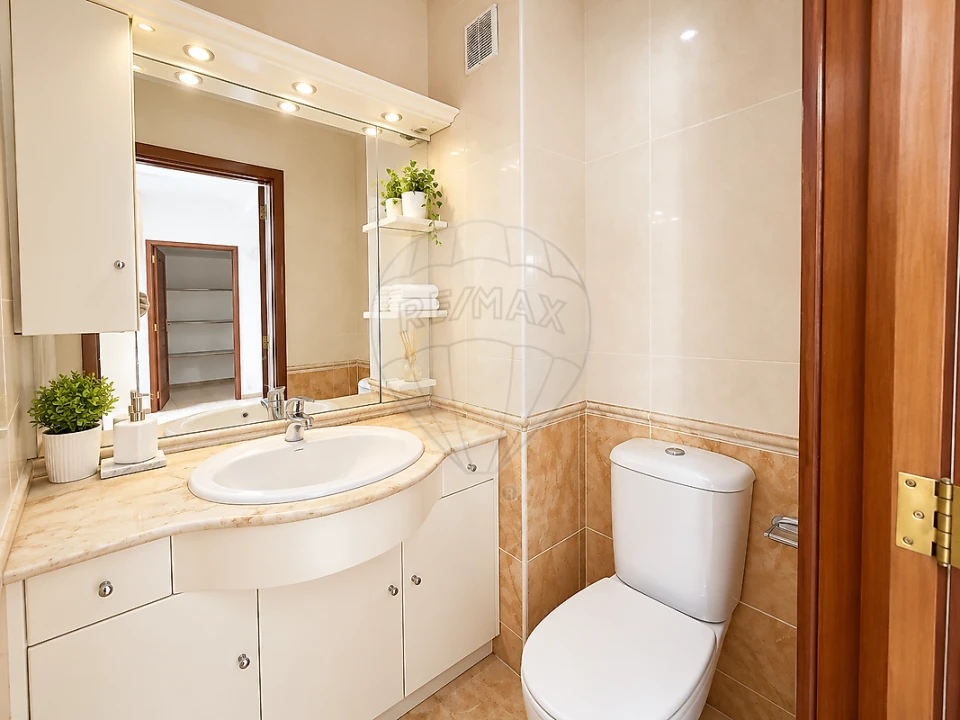 Apartamento T3 para Arrendamento em Santa Maria da Feira, Travanca, Sanfins e Espargo Foto 4