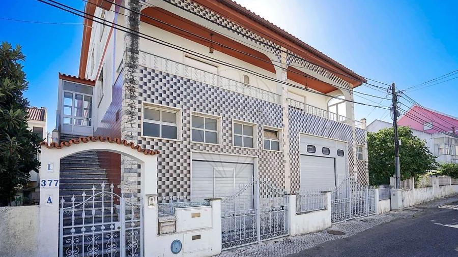 Moradia T9 para Venda em Santa Iria de Azoia, São João da Talha e Bobadela